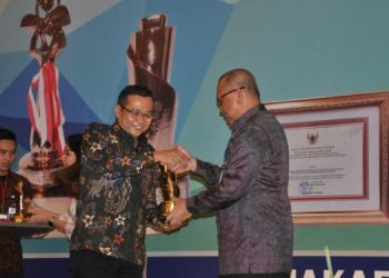 Berita Kuningan Raih Anugerah Tata Nugraha